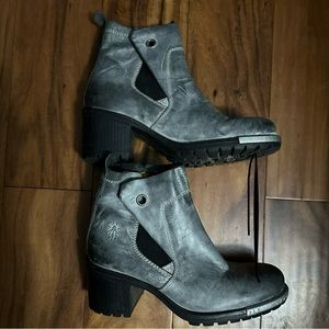 Like new FLY London boots